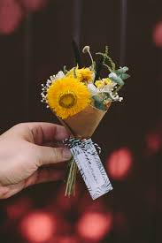 Flower market resource for flower growers, shippers, suppliers, floral wholesalers, distributors, floral designers, event planners and retail florists. Tiny Dried Flower Bouquet Dried Flower Bouquet Dried Flowers Flowers Bouquet