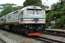 Kerajaan ketika itu telah mengkaji semula pelaksanaan kesemua projek mega seperti projek laluan rel pantai timur (ecrl), malaysia vision valley dan mrt3. Naik Taraf Landasan Untuk Tren Dmu Lancar Ktmb Wilayah Timur