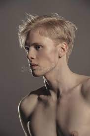 Mit Nacktem Oberkörper Junger Mann Stockbild - Bild von blond, kerl:  123778219