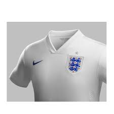 An den seiten des trikots ist beim england em 2021 auswärtstrikot ebenso wie bei heimjersey ein versetzter längsstreifen zu finden. Nike England Trikot Home Weiss Blau Wm 2014 Fussballgott24 Himmlisch Shoppen Teuflisch Gunstig