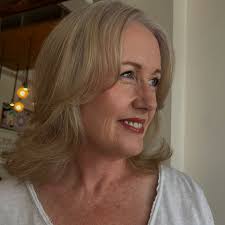 This HONEY 😍🍯 SWIPE FOR SOME MAGIC ➡️➡️ Brief was clean bright foils and  I think we NAILED IT!! ❤️🌻🌻 @amie.storey