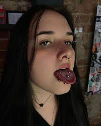 Piercing na língua: dicas profissionais para colocar e cuidar do seu