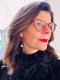 Julie Lybarger's Instagram, Twitter & Facebook