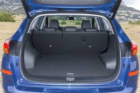 Für zusätzliche flexibilität lassen sich die hinteren sitze bis zu 135 mm nach vorne schieben und im verhältnis 6:4 umklappen. Hyundai Tucson Verjungt Und Mit Mildhybridtechnik