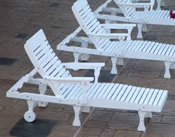 With our qomotop chaise lounge, you don't have to be on a luxury yacht to enjoy the comfort anymore! Poly Lumber Casual Back Chaise Lounge