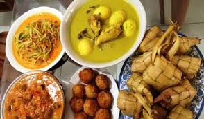 Untuk membuat ketupat yang sempurna, diperlukan ketelitian dan ketelatenan seseorang dalam. Ketupat Lebaran Yang Dinantikan Imcnews Id
