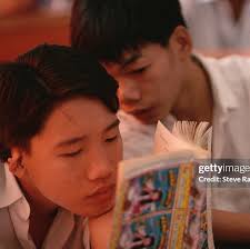 Life in Việt Nam in the late 90s, early 2000s through the lens of Steve  Raymer. Cuộc sống ở Việt Nam những năm cuối thập kỉ 90, đầu 2000 qua góc  nhìn