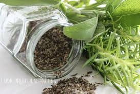 E' una pianta perenne, sempreverde e fiorisce normalmente in primavera, fino a tutta l'estate. Salvia E Rosmarino Sotto Sale Facile Conservare Gli Aromi Trito Aromatico