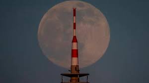 The term supermoon is a reference to a new or full moon that is at its closest approach to earth in its orbit. Oyc3uxsnmvk8rm