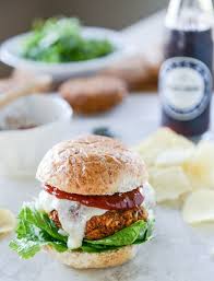Cheesy Crunchy Crispy Chickpea Burgers Recette Repas Vegetarien Burger Vege Recette Vegetarienne