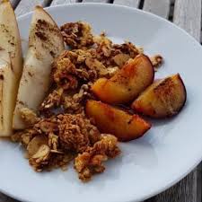 Kostliche Und Schnelle Sussspeise Gebackene Fruchte Mit Hafercrumble In 2020 Rezepte Richtig Essen Fruchte