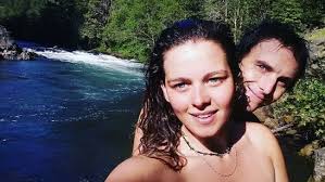 Friends rally behind Tassie car crash victim