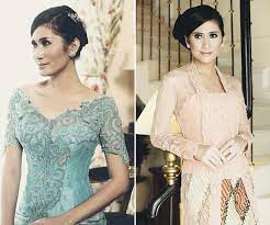 See full list on jatikom.com Nilai Histori Kebaya Warisan Dari Ibu Weddingku Com