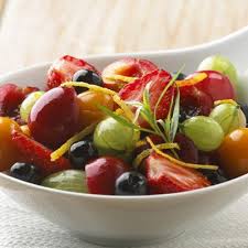 Salade De Petits Fruits Petillante Metro Recipe Lunch Fruit Salad Food