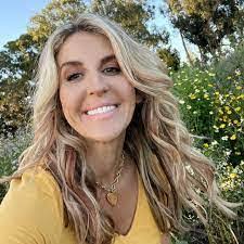 Rebecca Capps's Instagram, Twitter & Facebook