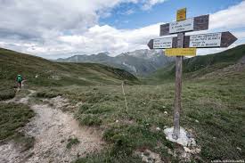 Traversee Du Beaufortain En 3 Jours De Trek Variante Au Tour Du Beaufortain Blog Outdoor Trace Les Cimes Paysage Montagne Les Rocheuses Sentiers