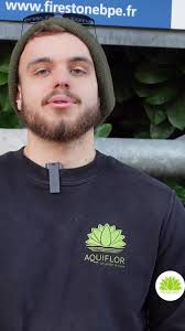 Installer une nouvelle bâche pour bassin à canards