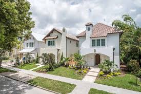 Entire Home Apt In Saint Petersburg United States The Downtown St Petersburg Water Front Restaurants And Museums Are Onl Renting A House House Styles House