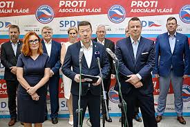 SPD spustilo kampaň s krvavým „chirurgem“. Hlavní střelba teprve přijde,  varuje - iDNES.cz