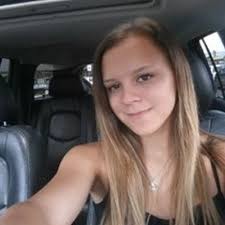 Kelly Nay's Instagram, Twitter & Facebook