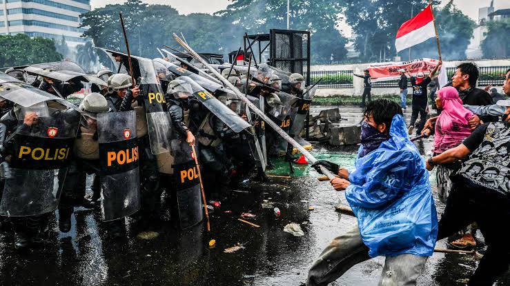 Indonesia protests expose economic divide threatening Prabowo programs -  Nikkei Asia