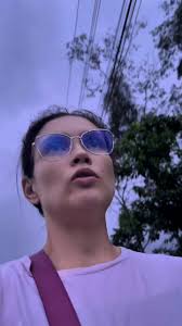 Donde ustedes viven también tiran los huesos a la calle o solo donde yo  vivo? 🙄 #perros #mamaperruna #huesosdepollo #vidaconperros