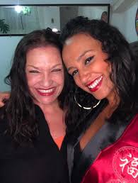 Hoje é dia de celebrar Mamãe Sonia Amaro e como vocês podem ver, sim, eu  sou filha da dona do sorriso mais lindo do mundo. Feliz Novo Ciclo mamãe.  Te amo. ❤️