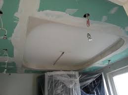 Es bietet sich an, die decke abzuhängen beziehungsweise zu verkleiden, um die kabel zu verstecken. Decke Abhangen Anleitung Zur Design Decke Mit Spots Fachartikel Decke Abhangen Design Decke Spots