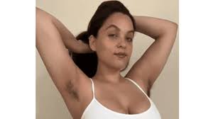 Modelo revela que ganó más de R$ 1,5 millones con axilas peludas