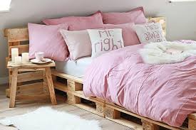 Eine lounge aus paletten ist ausserdem grösser und sieht extrem cool. Diy Palettenbett Selber Bauen Fashion Kitchen