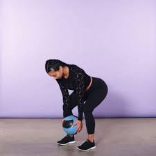 The romanian deadlifts target the power zone of hamstrings, glutes and lower back (erector spiane). How To Do A Proper Romanian Deadlift To Sculpt Your Butt