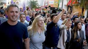 Karina Milei y Martín Menem cerraron la campaña en Corrientes y otra vez hubo incidentes en la caravana: dos detenidos