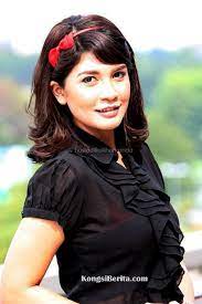 35, born 30 august 1985. Izreen Azminda Baju Jarang Alkhuli