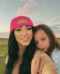 Amanda Watters's Instagram, Twitter & Facebook