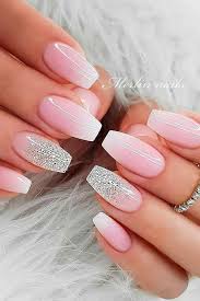 Zde najdete moderní účesy pro ženy, které jsou letos in. Gentle Ombre Nails Glitternails Ombrenails Qui N Aime Pas Les Ongles Roses Gentle Glitternails Les Nails Pink Nails Ombre Nails Best Acrylic Nails