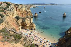 De algarve regio in portugal heeft een oppervlakte van 4997 vierkante kilometer, het hoogste punt is de fola met een hoogte van 902 meter in het gebergte de serra de monchique. Beach Guide Algarve Portugal Schone Strande Im Uberblick Wo Der Pfeffer Wachst Reisen Und Speisen