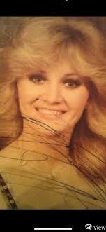 Karen Gundersen's Instagram, Twitter & Facebook