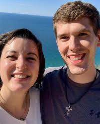 ✨resident spotlight series💡 Meet CHIEF Nathan Dills! 🎉Team: orange 🍊  🗓️Year: PGY3 📚Med School: MSUCOM 🥼Medical Interests: end of life care  🧘‍♀️Hobbies: reading, watching movies, spending time with his wife, and  drinking