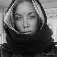 Alicia Lindstrom's Instagram, Twitter & Facebook