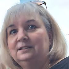 Hello! Can anyone recommend a family photographer please? Thank you