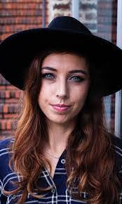 Kris Cotton's Instagram, Twitter & Facebook