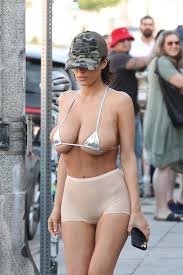 FOTO | Bianca Censori se plimbă din nou aproape goală pe străzile din Los  Angeles - Free Press