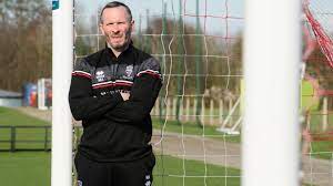 Michael antony appleton (born 4 december 1975) is an english football coach and former player who is the current manager of league one club lincoln city. Imps Manager Michael Appleton To Take Break For Cancer Treatment