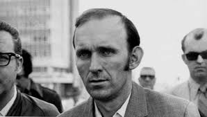 Nein, cooper wurde nie gefunden, und auch sein richtiger name ist bis heute unbekannt. 10 Menschen Die Der Mysteriose Flugzeugentfuhrer Sein Konnten D B Cooper Geheimnisse Beste Top 10 Listen Der Welt