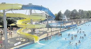 Fin De Carriere Pour La Piscine Preferee Des Angevins Papiers Archives