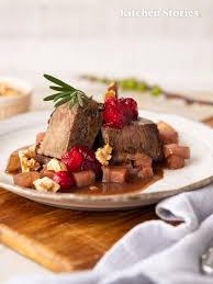 Beef Pot Roast With Cranberry Sauce Recipe With Video Rezept Rinderschmorbraten Rezepte Rezeptideen