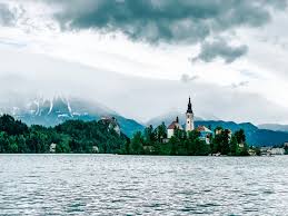 W skład dwuizbowego parlamentu wchodzi: Slowenia Moje Najwieksze Odkrycie Podroznicze Ostatnich Lat Plan Zwiedzania Kosztorys Travel Like A Girl Explore Dream Big