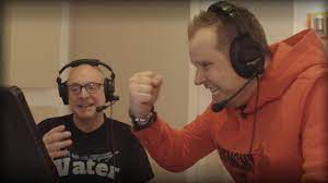 November 1964 in bottrop) ist ein deutscher fernsehmoderator, sportreporter und ehemaliger basketballspieler. Buschmann Und Fuss So Entsteht Der Fifa 19 Kommentar Fussball Bild De