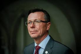 Ble advart mot Knudsen-avtale i sommer, fortsatte likevel