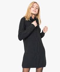Et même si la robe pull femme reste une pièce idéale pour être au chaud pendant les journées d'hiver et d'automne, elle est également parfaite au printemps, pour un look frais et décontracté. Robe Pull A Grand Col Pour Femme From Gemo On 21 Buttons